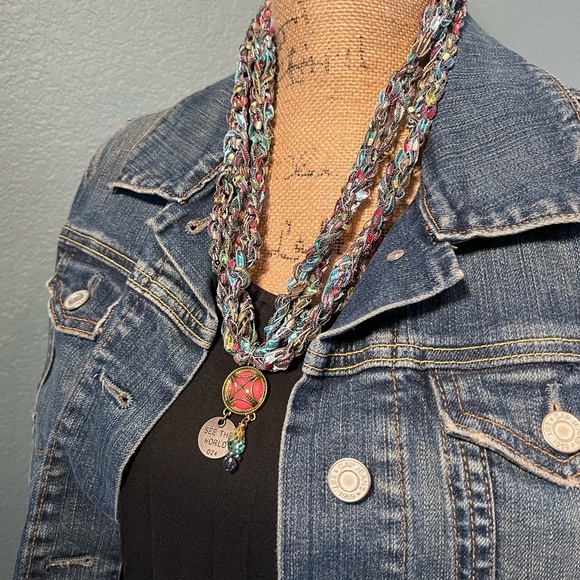 Handmade Bohemian Trellis Yarn Charm Pendant Necklace - Picture 5 of 12